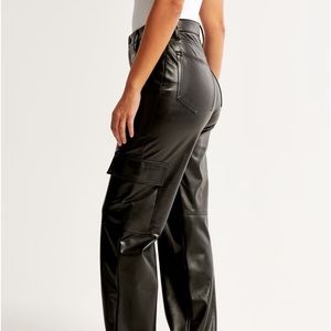 Abercrombie & Fitch Vegan Leather Cargo Pants size Small 🌹👍🌹